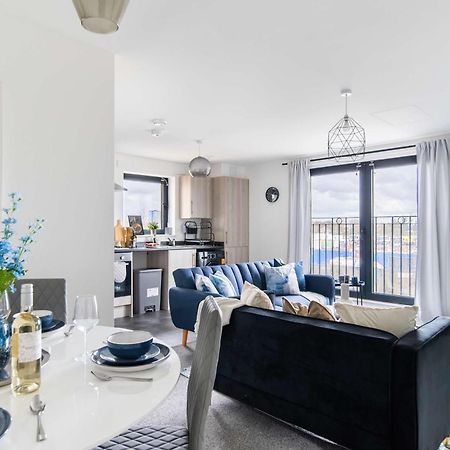Modern Apartments With Free Parking Near Heathrow Colnbrook Kültér fotó