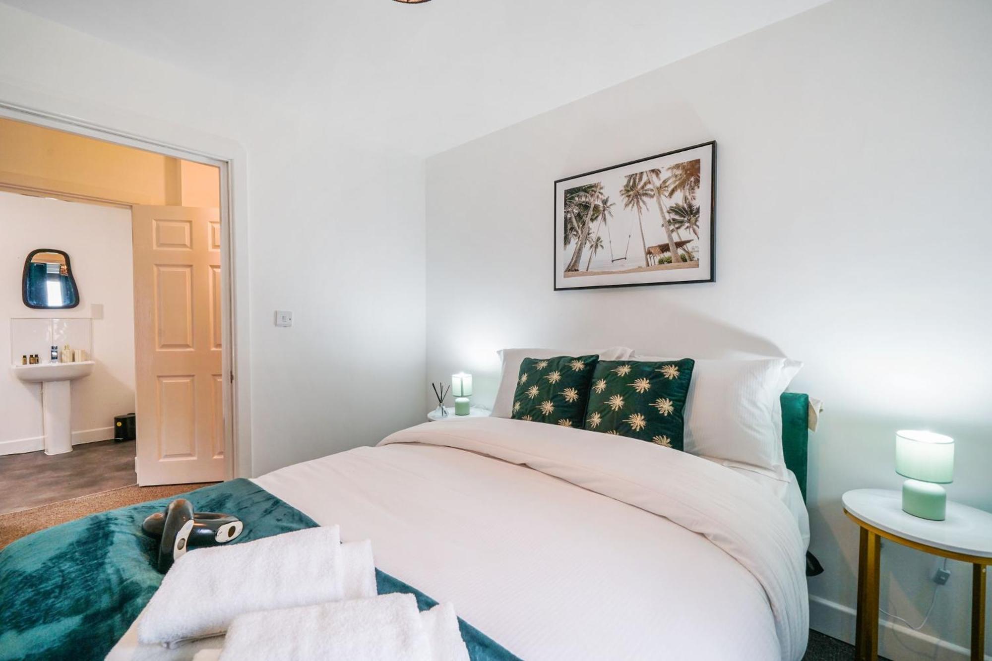 Modern Apartments With Free Parking Near Heathrow Colnbrook Kültér fotó