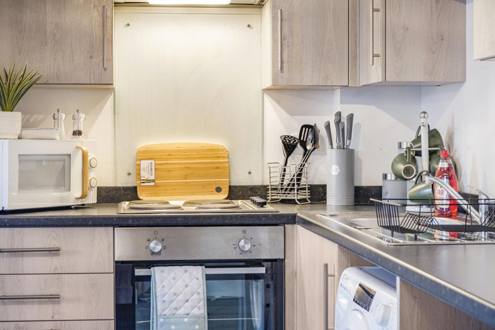 Modern Apartments With Free Parking Near Heathrow Colnbrook Kültér fotó