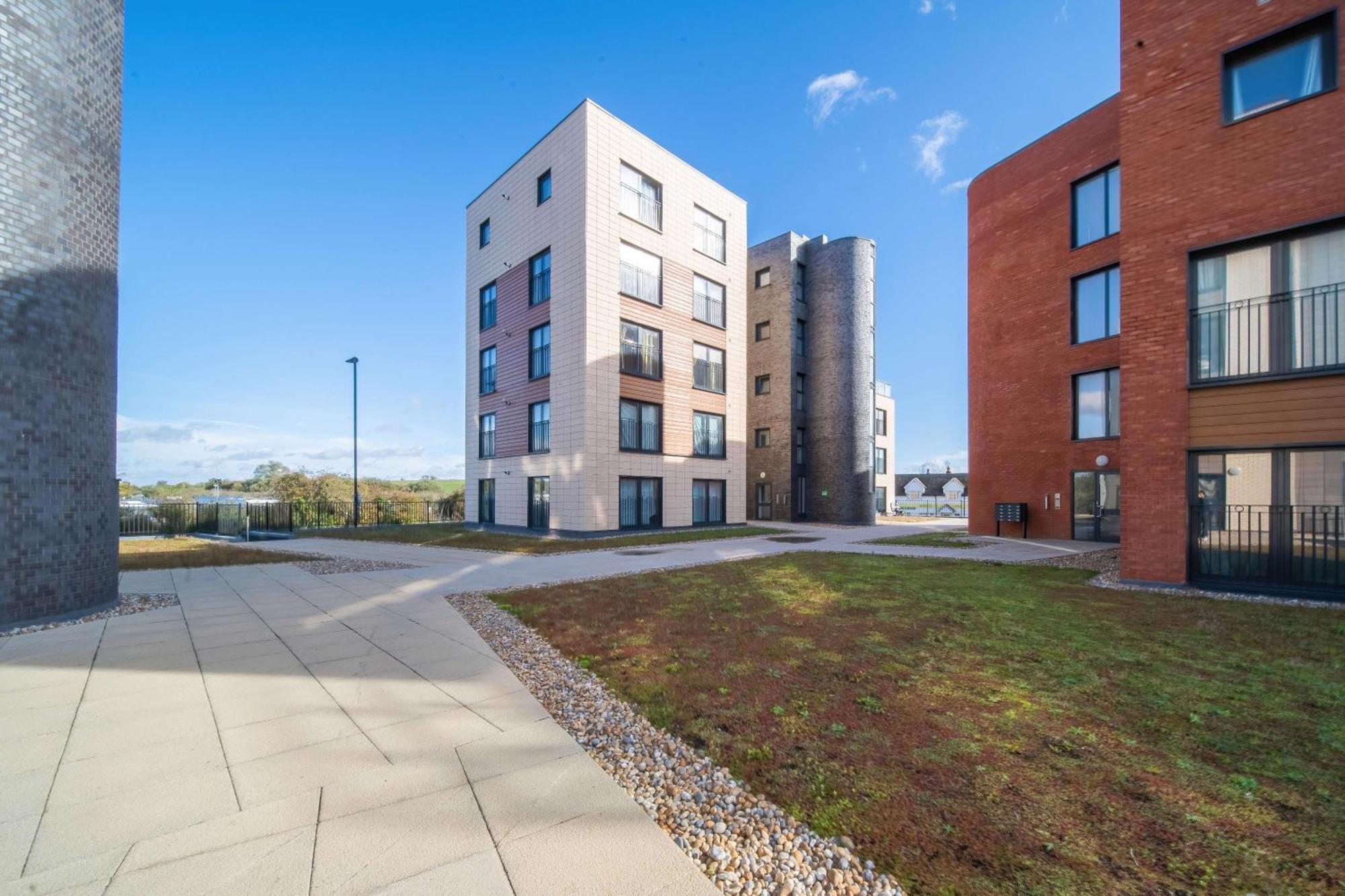 Modern Apartments With Free Parking Near Heathrow Colnbrook Kültér fotó