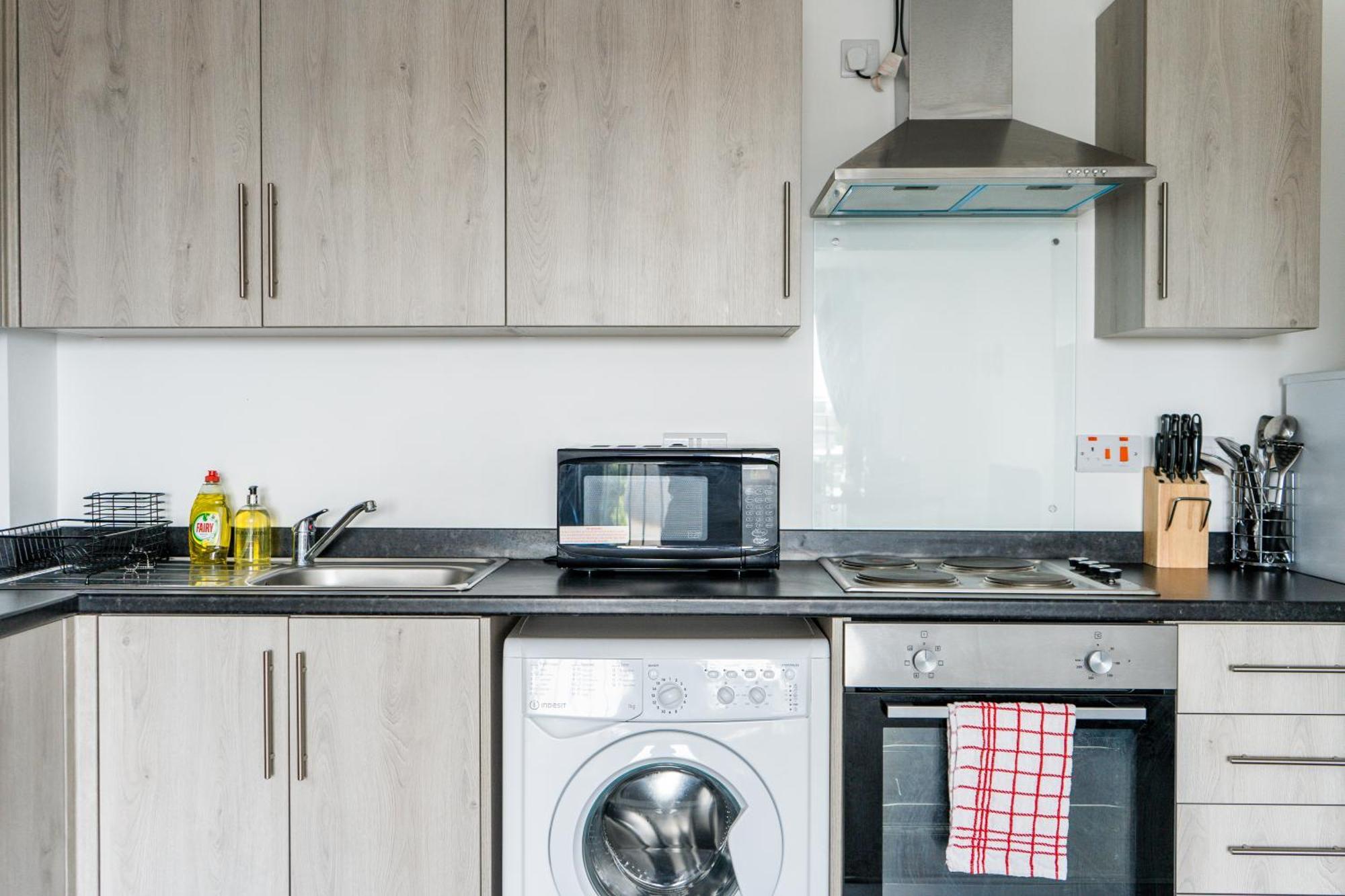 Modern Apartments With Free Parking Near Heathrow Colnbrook Kültér fotó