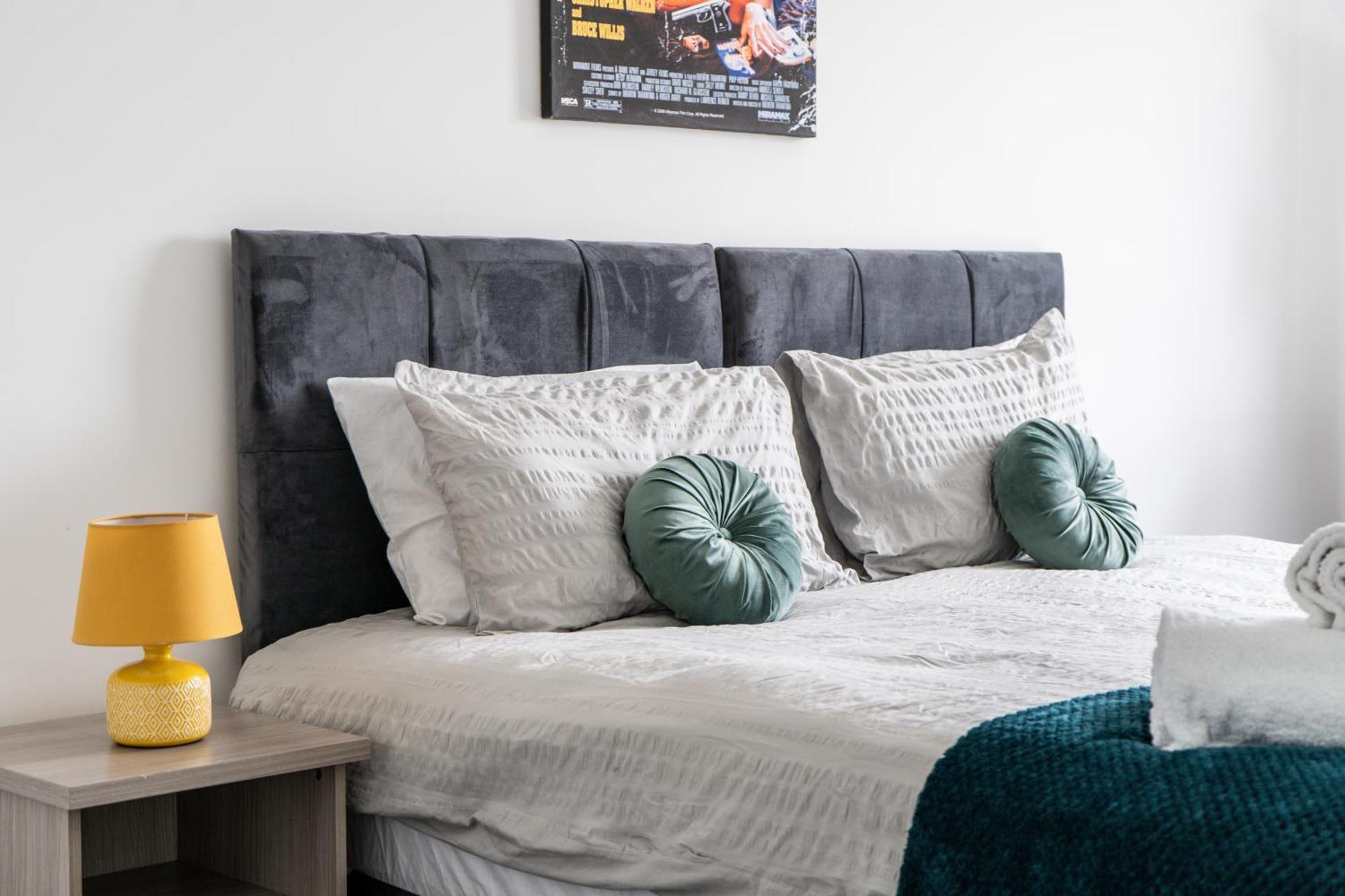 Modern Apartments With Free Parking Near Heathrow Colnbrook Kültér fotó