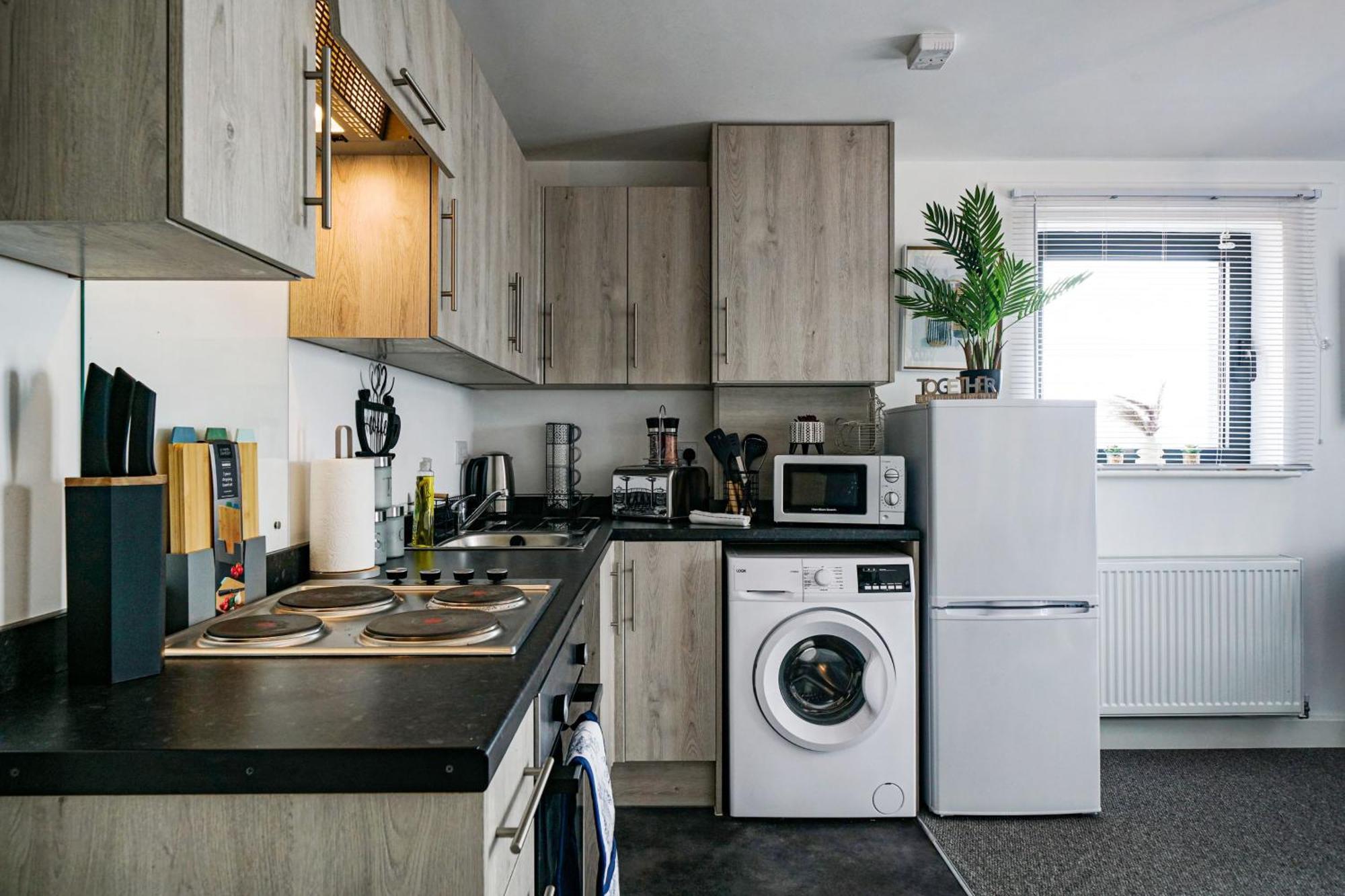 Modern Apartments With Free Parking Near Heathrow Colnbrook Kültér fotó