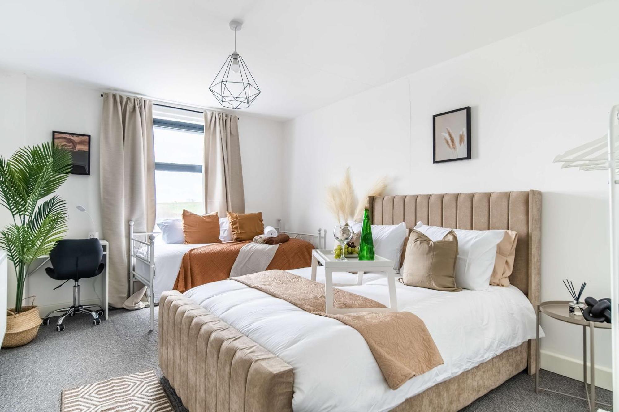 Modern Apartments With Free Parking Near Heathrow Colnbrook Kültér fotó