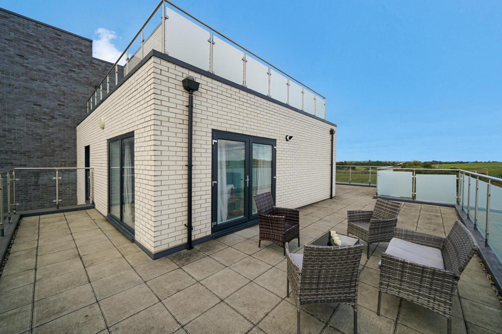Modern Apartments With Free Parking Near Heathrow Colnbrook Kültér fotó