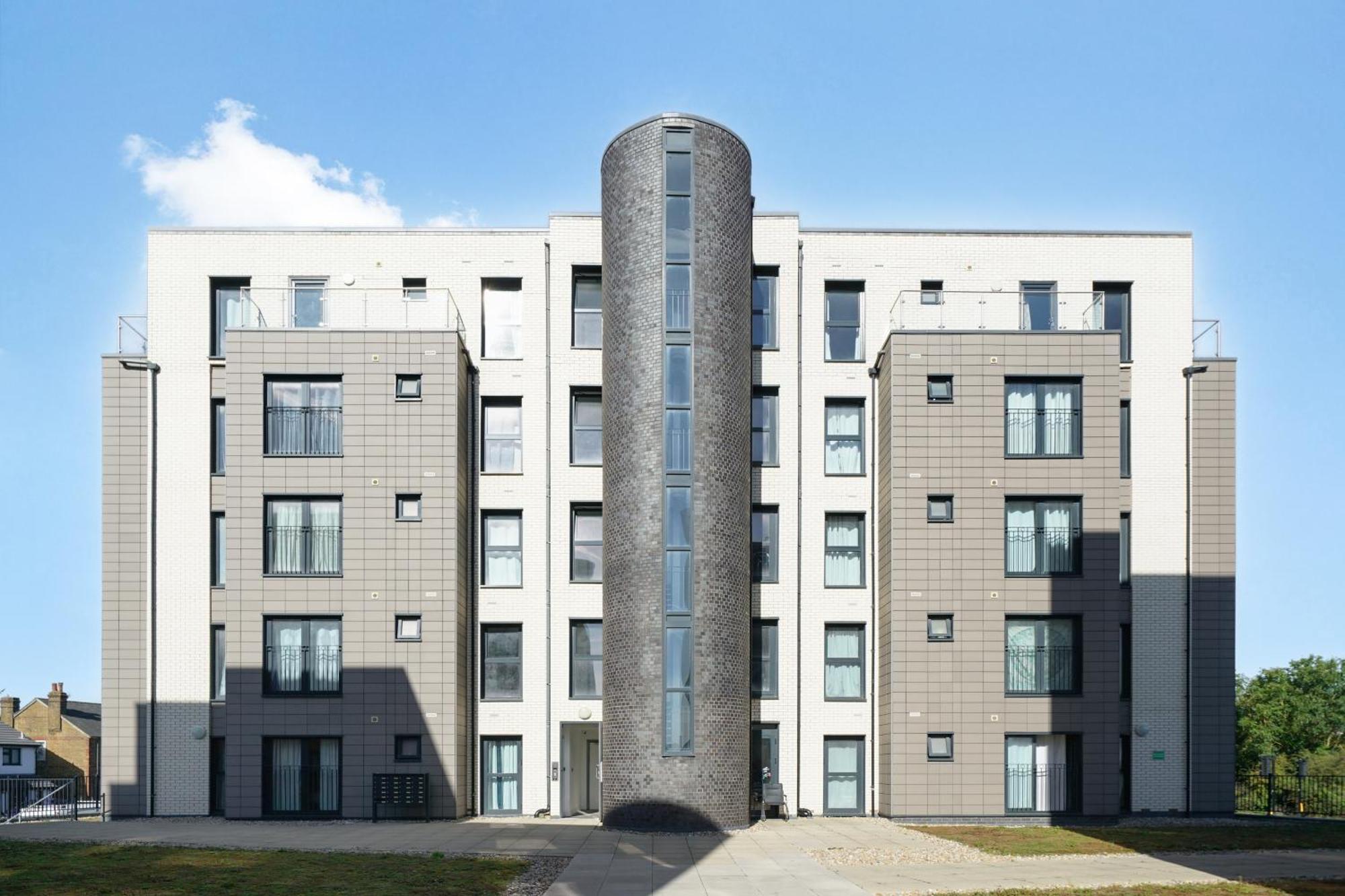 Modern Apartments With Free Parking Near Heathrow Colnbrook Kültér fotó