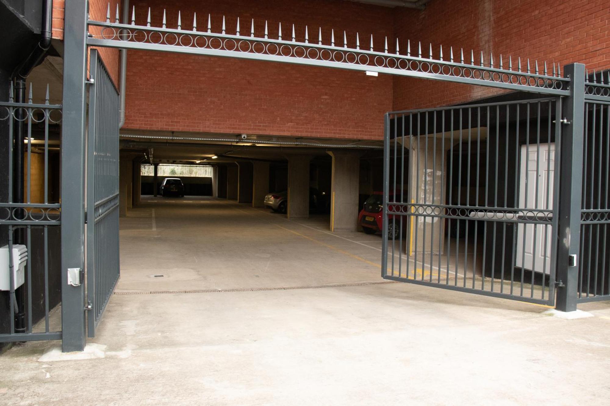 Modern Apartments With Free Parking Near Heathrow Colnbrook Kültér fotó