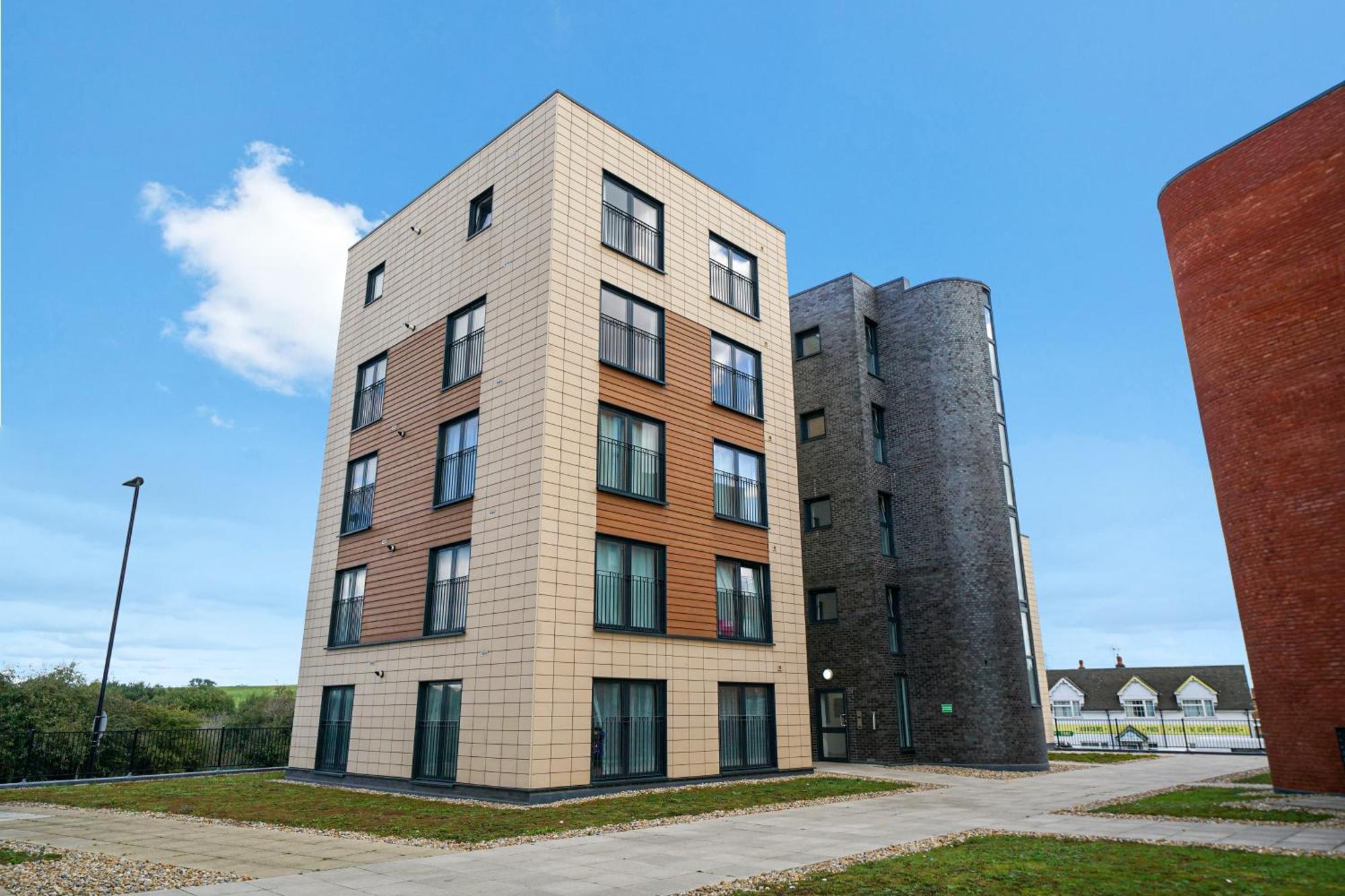 Modern Apartments With Free Parking Near Heathrow Colnbrook Kültér fotó